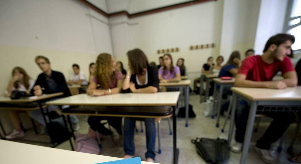 Napoli, diplomi facili in provincia, la Procura smaschera cinque scuole