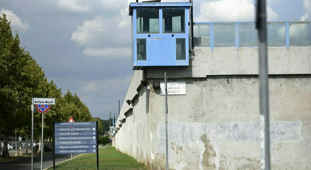 Fidanzata in visita al carcere: il cane poliziotto svela il segreto pericoloso!