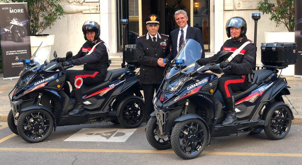 Due Qooder insieme al Generale di Corpo d Armata Gaetano Maruccia, Comandante del Comando Interregionale Carabinieri Pastrengo e di Paolo Gagliardo, Ceo di Quadro Vehicles