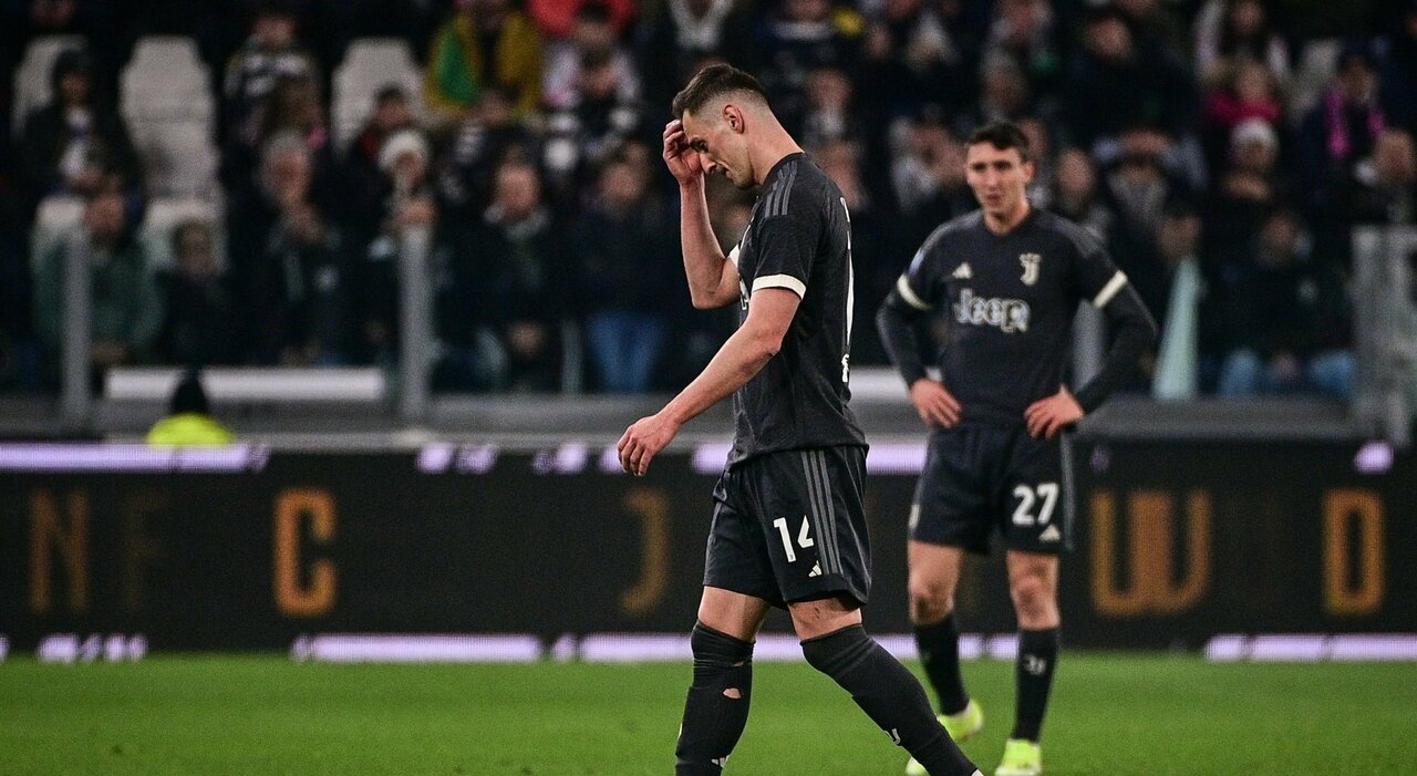 Erste Rote Karte der Saison für Juventus nach VAR-Überprüfung