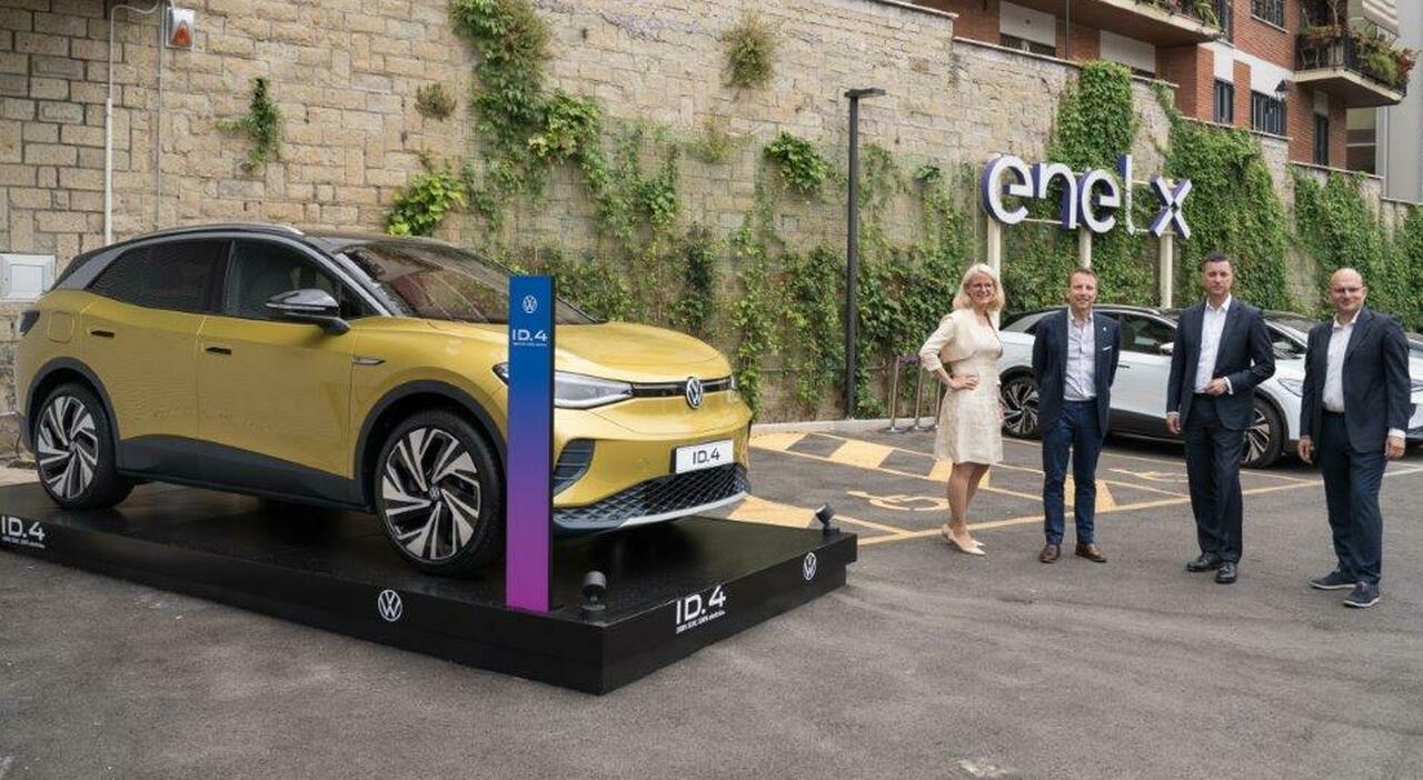 da sinistra: Elke Temme, Head of Charging and Energy, Volkswagen Group Components, Francesco Venturini, CEO of Enel X, Thomas Schmall, Board Member Technology, Volkswagen AG, Alberto Piglia, Head of e-Mobility, Enel X