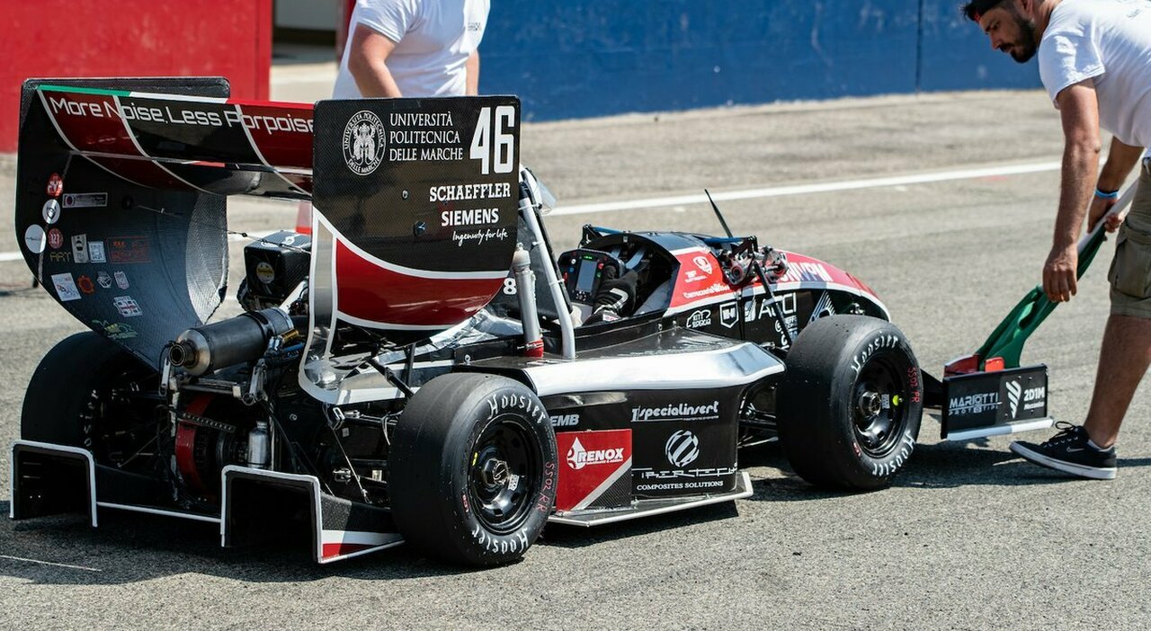 Una monoposto dell edizione 2022 di Formula Sae Italy