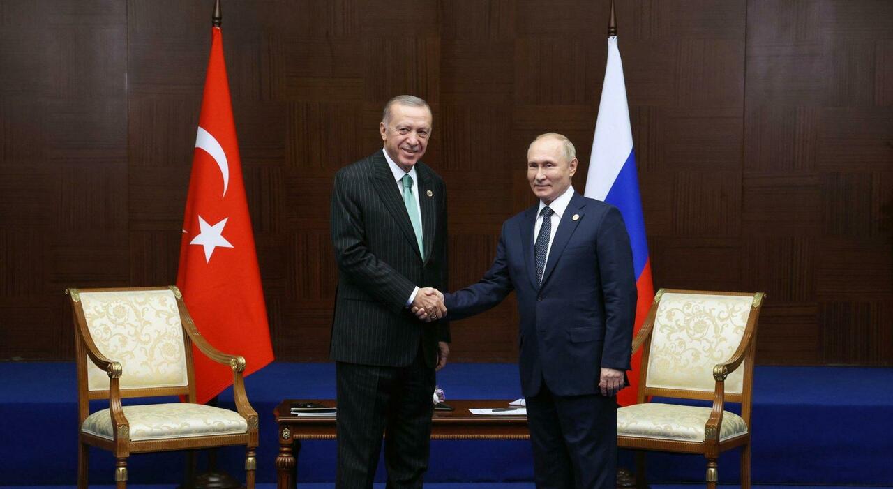 Ucraina, Erdogan a Putin: «Possiamo gettare le basi per un accordo di pace tra Mosca e Kiev»