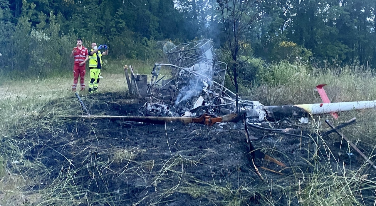 Elicottero precipita vicino alla via Emilia a Noceto: tre morti, nessun sopravvissuto