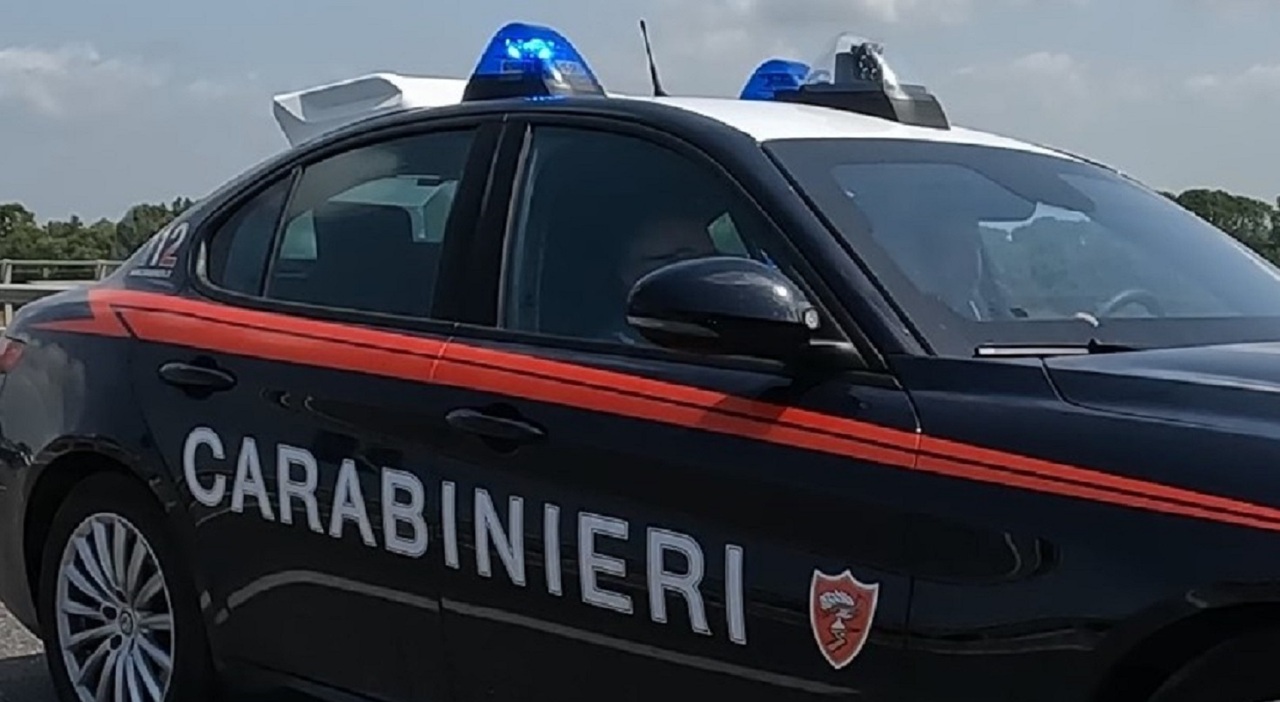 Armed Robbery at Supermarket in Naples Area: Two Arrested