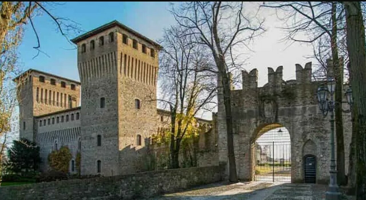 Elicottero precipita nel castello della famiglia Rovagnati, azienda di salumi: morti due piloti e un passeggero