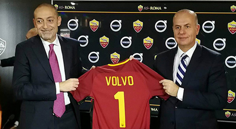 A destra MIchele Crisci, presidente di Volvo Car Italia con Umberto Gandini, ad della as Roma