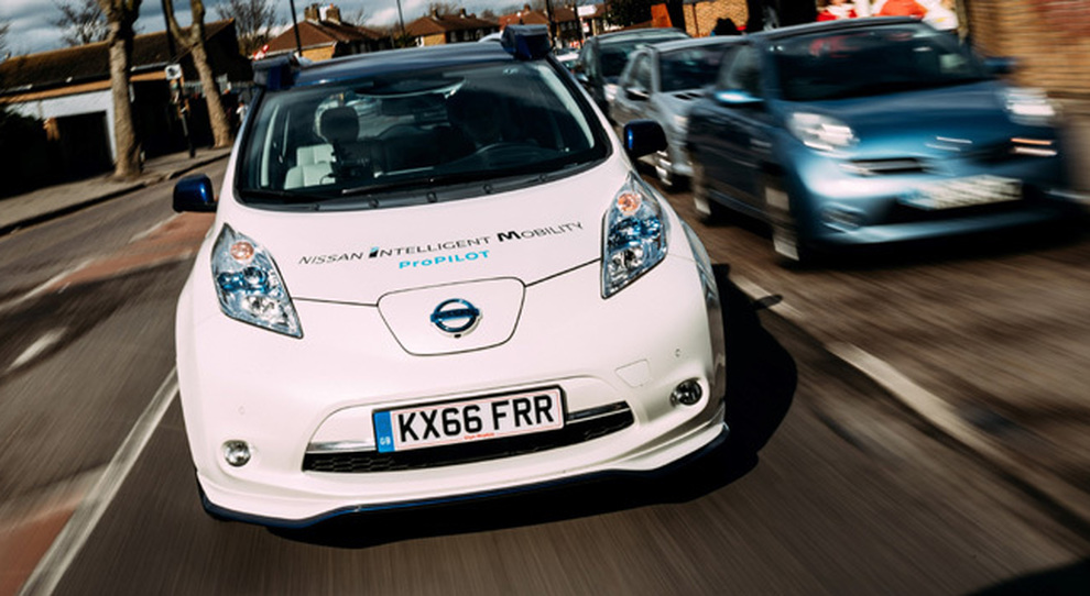 Una Nissan Leaf a guida autonoma per le strade di Londra
