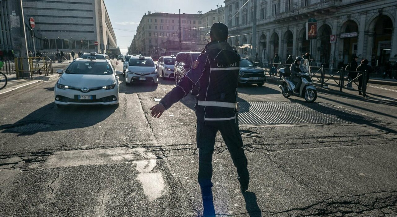 Rapina a tassista in pieno giorno alla Stazione Termini, minacciato con violenza