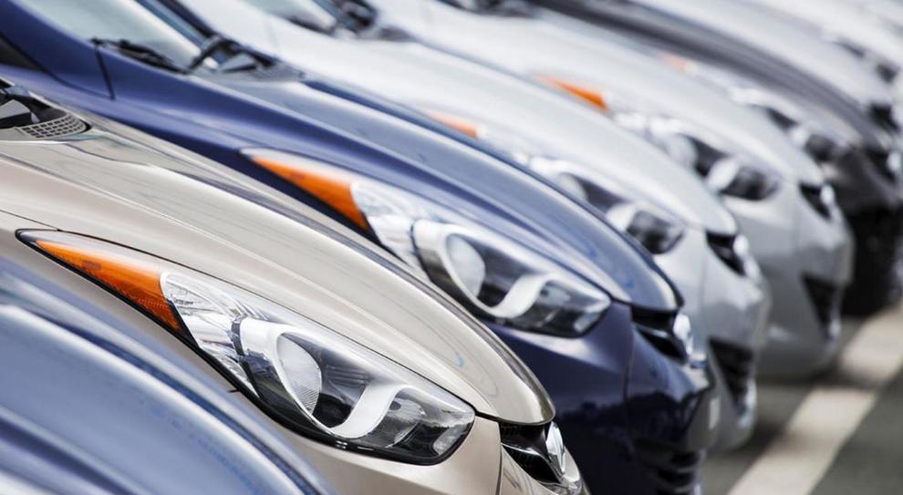 Mercato auto, in Italia vendite in calo a novembre del 6,3%. Scende anche l'usato: -3,6%