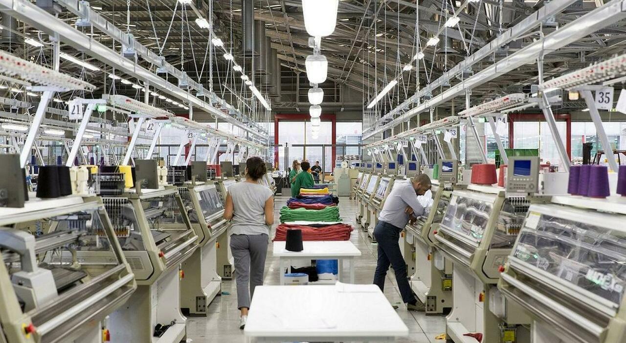Benetton propone contratti solidarietà al 40% per 375 dipendenti. Il no dei sindacati. L
