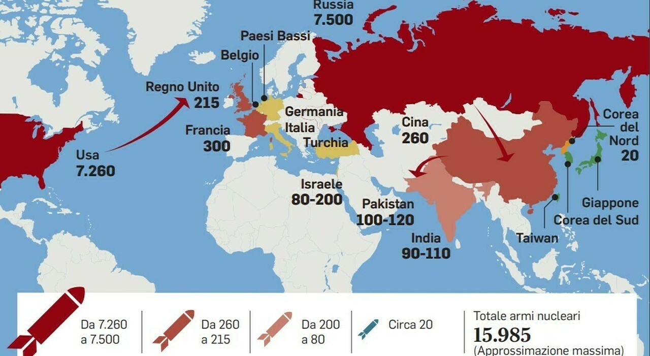 Ombrello nucleare Europa, il "pulsante" di Macron e le testate della Gran Bretagna: così l