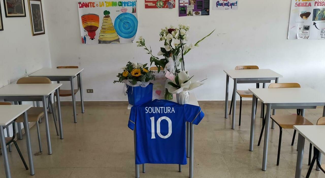 Salento, morto a 15 anni: la maglia della Nazionale, regalo di compleanno sul banco vuoto