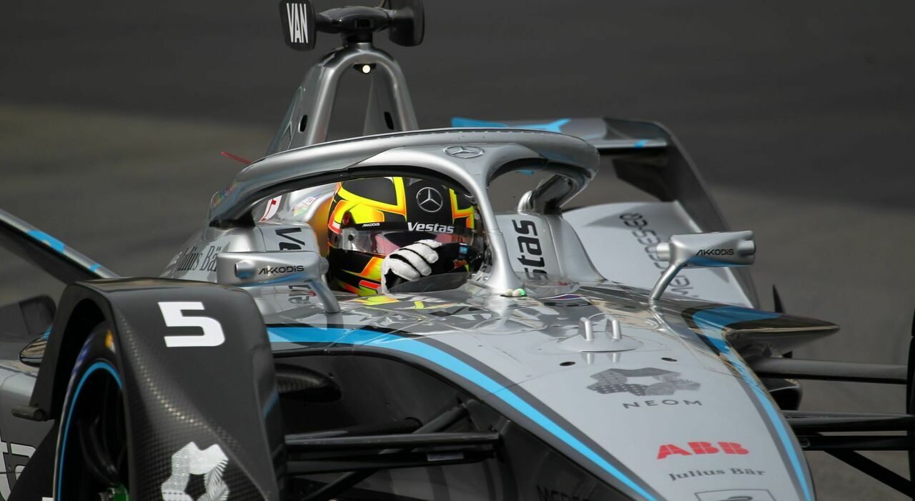 Vandoorne (Mercedes) in pole nel primo dei due EPrix della Capitale