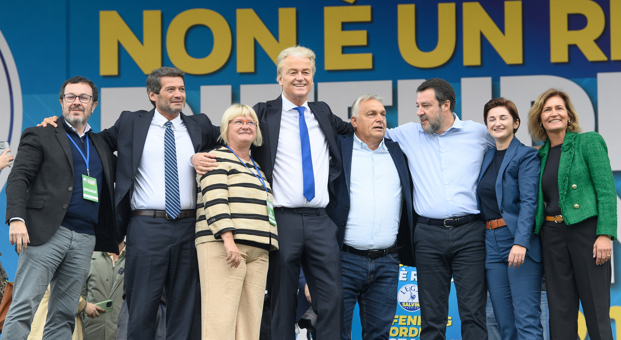 Matteo Salvini, le sfide su migranti e Ue dal palco di Pontida: «Ho difeso i confini dell