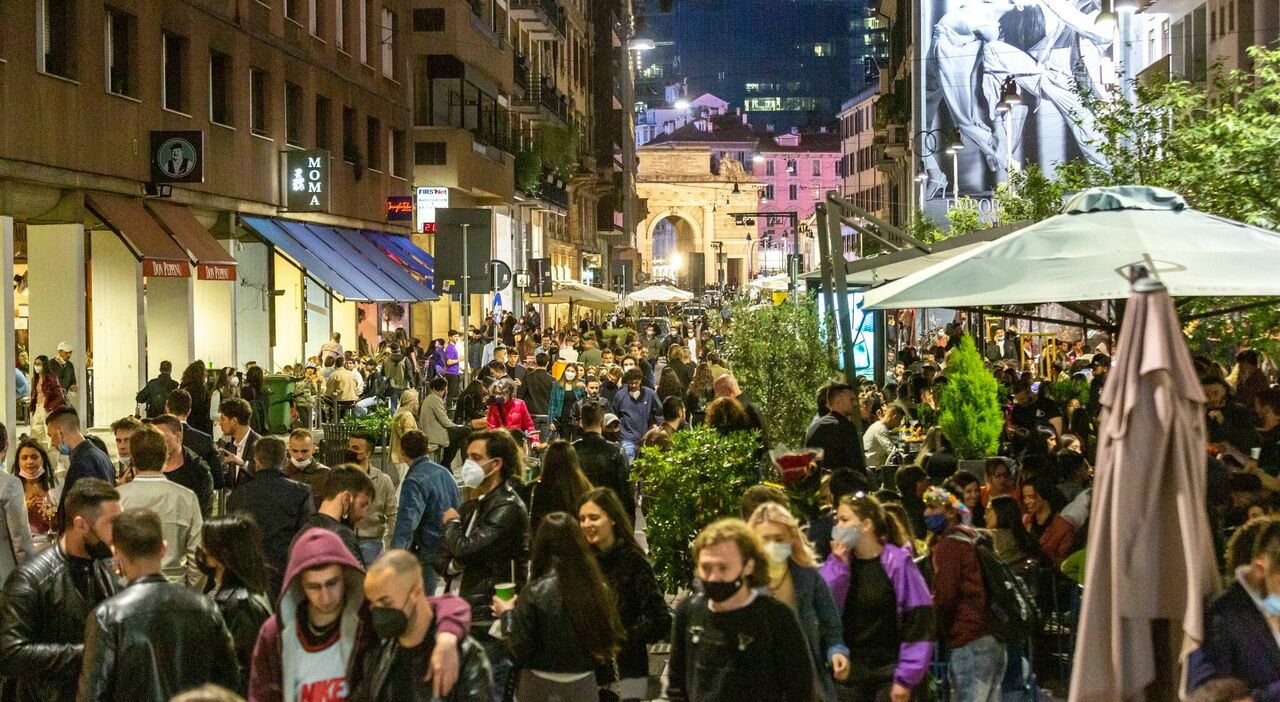 Milano, il volantino in chiesa: «Sì all'obbligo di ascoltare il