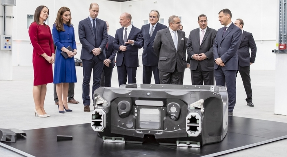 La nuova piattaforma in materiale composito per auto ibribe della McLaren