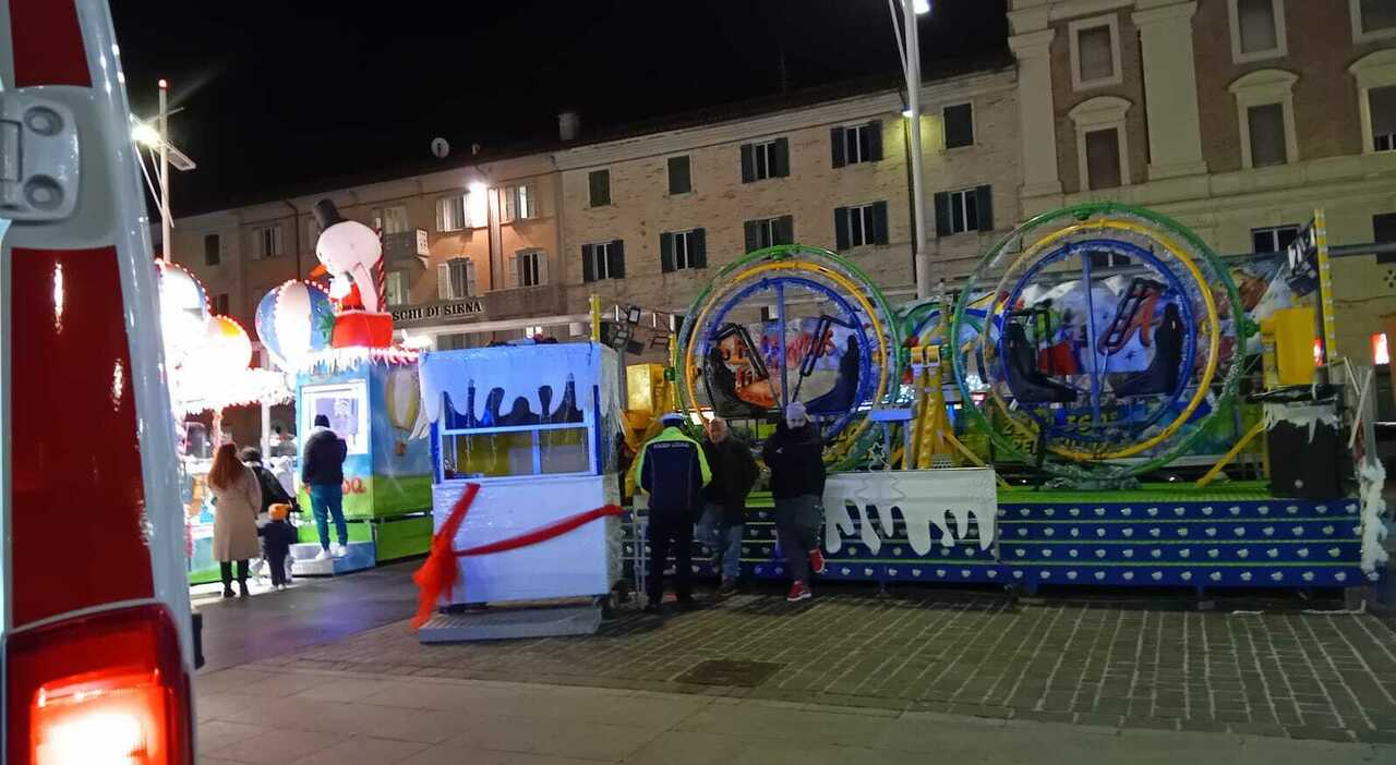 Paura al luna park, si slaccia la cintura di sicurezza mentre la giostra è in moto: ragazza grave a Torrette