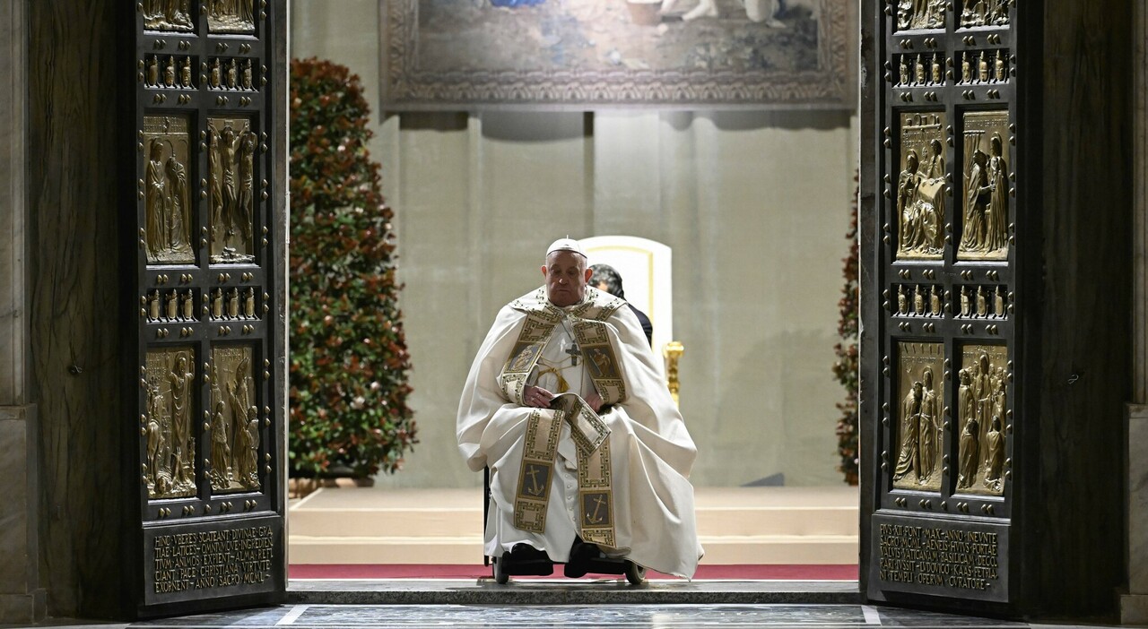 Giubileo 2025, papa Francesco apre la Porta Santa a Rebibbia insieme ai detenuti: «Per guardare il futuro con speranza». È la prima volta