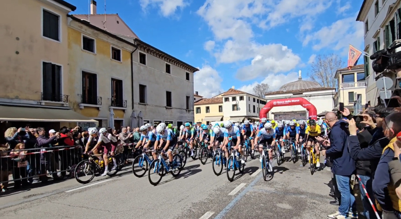 Popolarissima, i corridori al via della 108esima Il