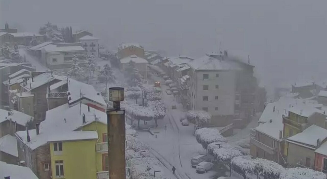 Maltempo, scuole chiuse in Campania per neve: l