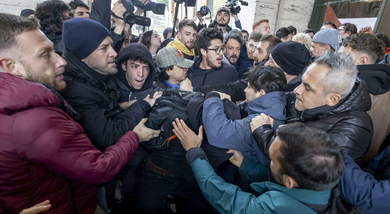 Tensions à l'Université La Sapienza entre étudiants et forces de police