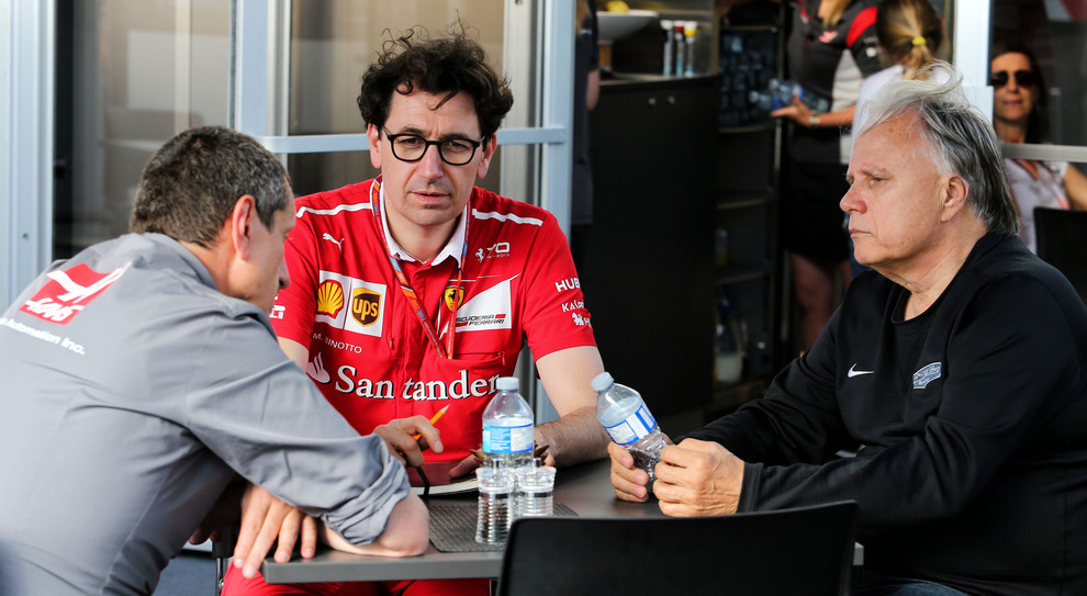 Nella foto, il team principal Ferrari Binotto con il collega Steiner e mister Haas