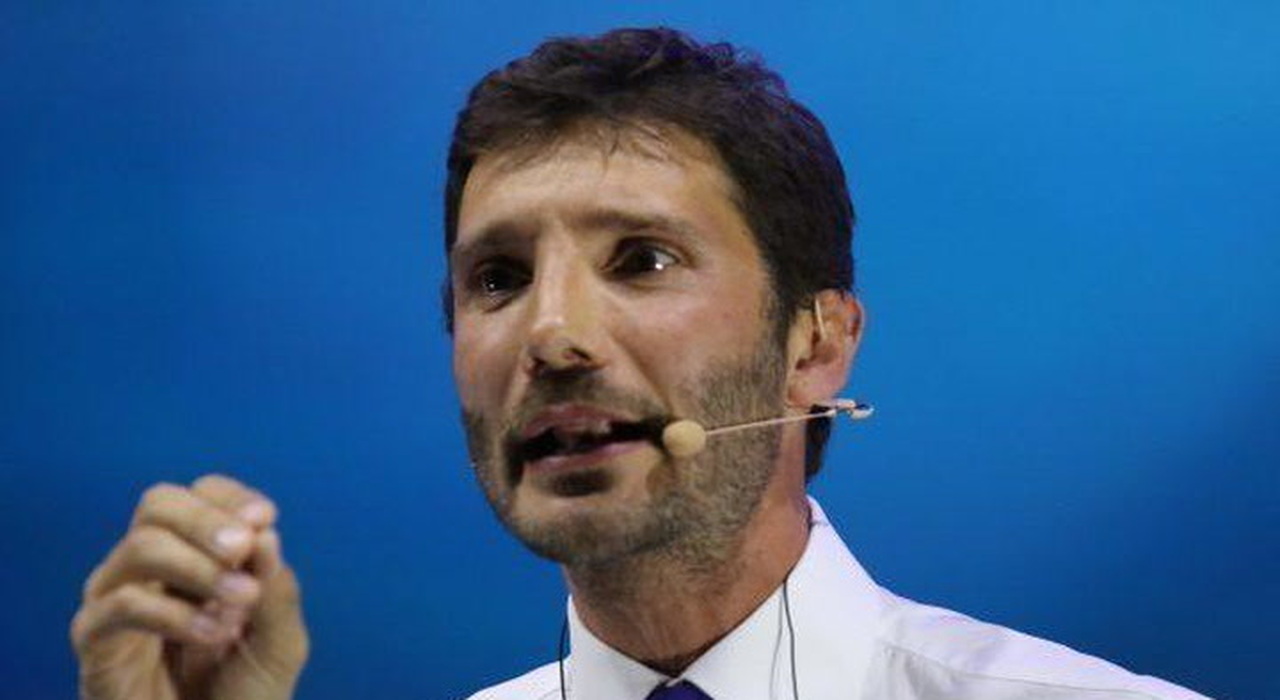 Affari Tuoi, Stefano De Martino al pubblico: «Qua ormai siamo all