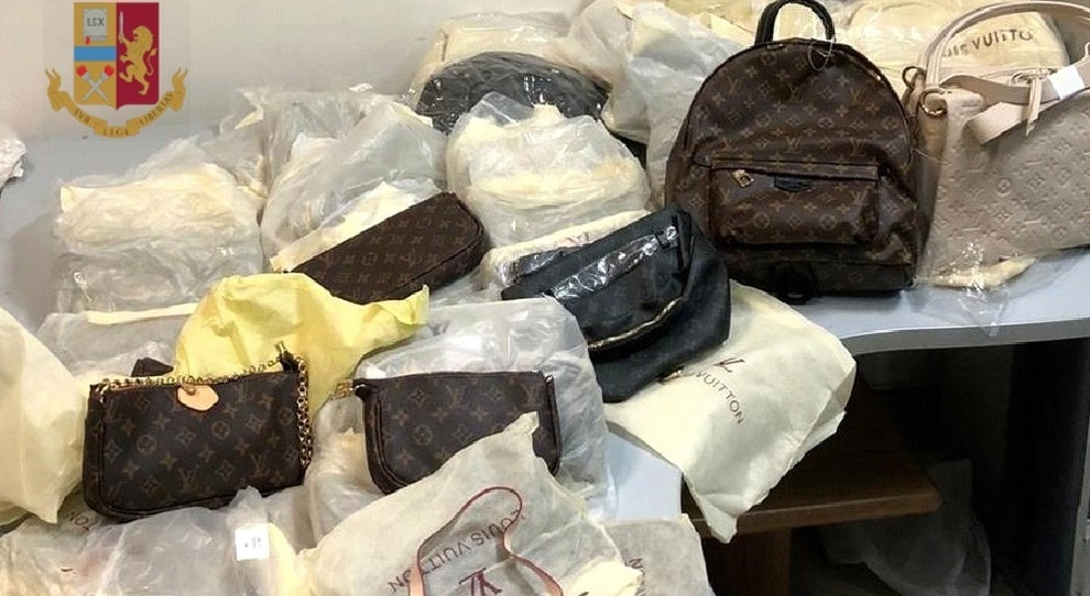 Louis Vuitton, sequestrate borse contraffatte Napoli