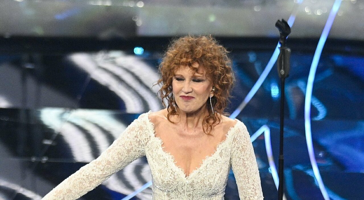 Fiorella Mannoia en el escenario de Ariston descalza: un gesto que se repite en la historia de Sanremo