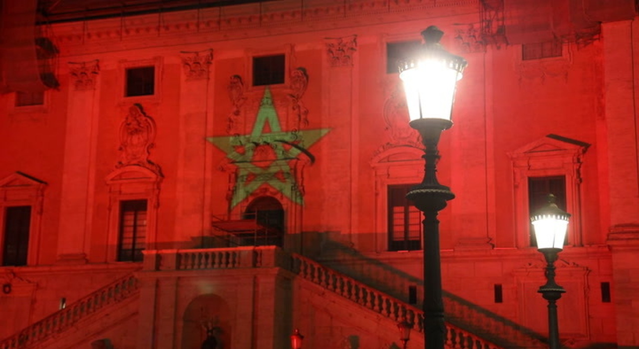 Roma, il Campidoglio s'illumina di rosso per il Marocco