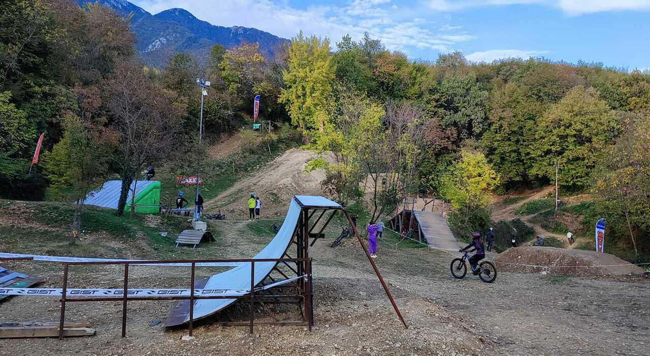 Ciclista muore nel Bikepark Grappa Gravity Games, le evoluzioni del giovane biker finiscono in tragedia