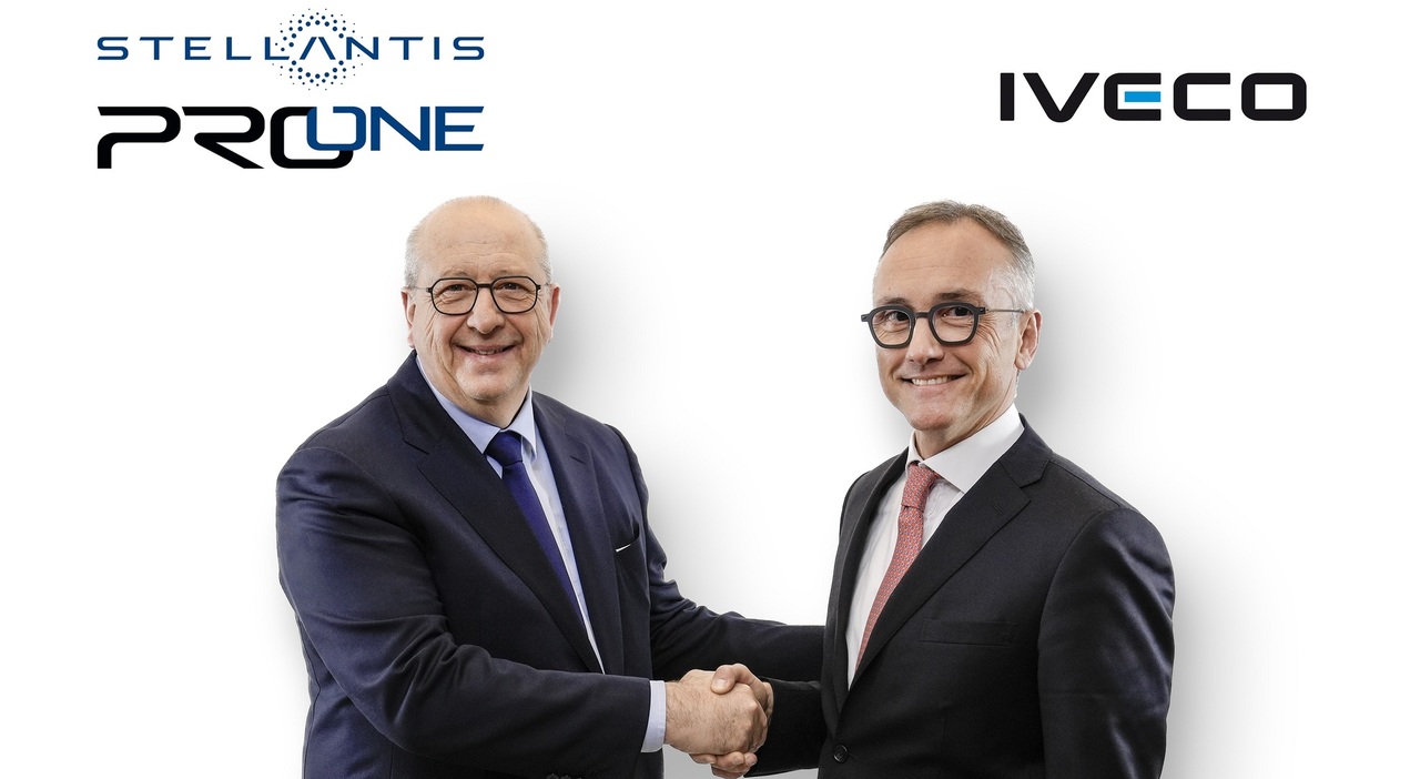 Da sinistra Jean Philippe Imparato, responsabile europeo di Stellantis con Luca Sra, presidente della Truck Business Unit, Iveco Group
