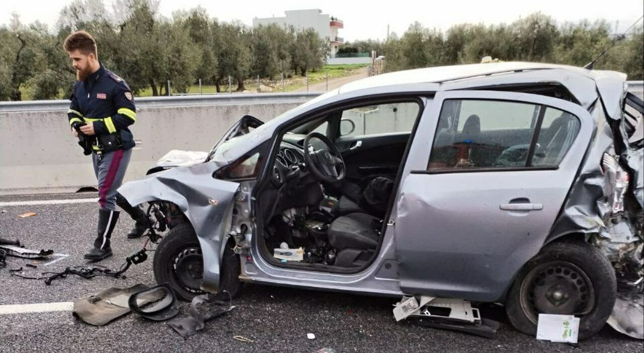 Scontro tra auto e tir: una coppia in ospedale