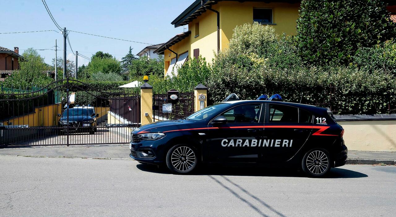 Bimbi sepolti in giardino, il papà (ex di Chiara Petrolini) li iscrive all