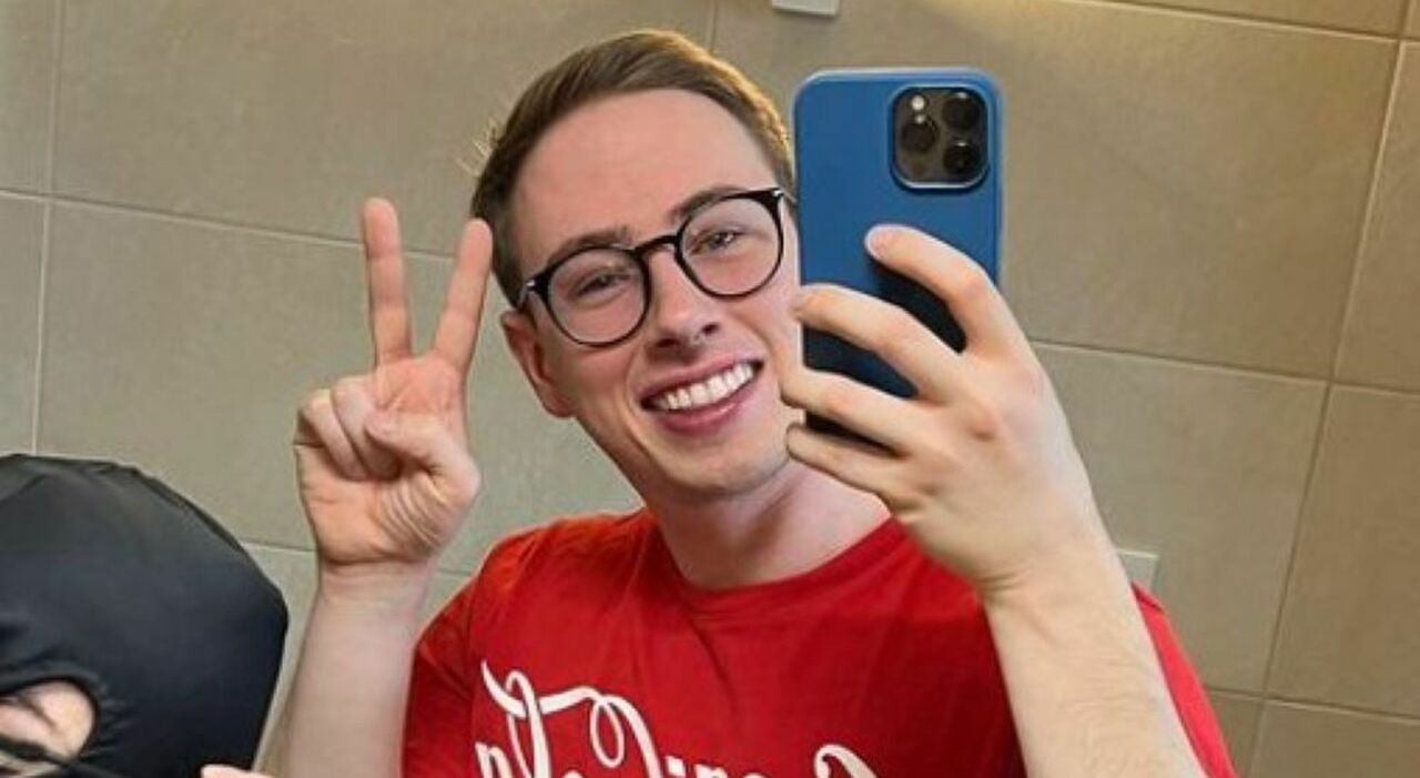 Il Pornoattore Max Felicitas Sono Dipendente Dal Sesso Spendo Un Il Pornoattore Max Felicitas Sono Dipendente Dal Sesso Spendo Un
