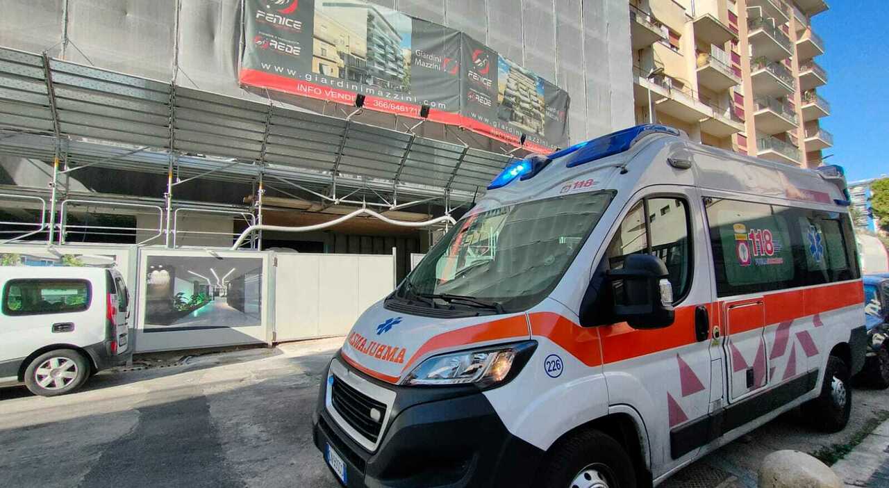 Lecce, incidente sul lavoro: cade da un