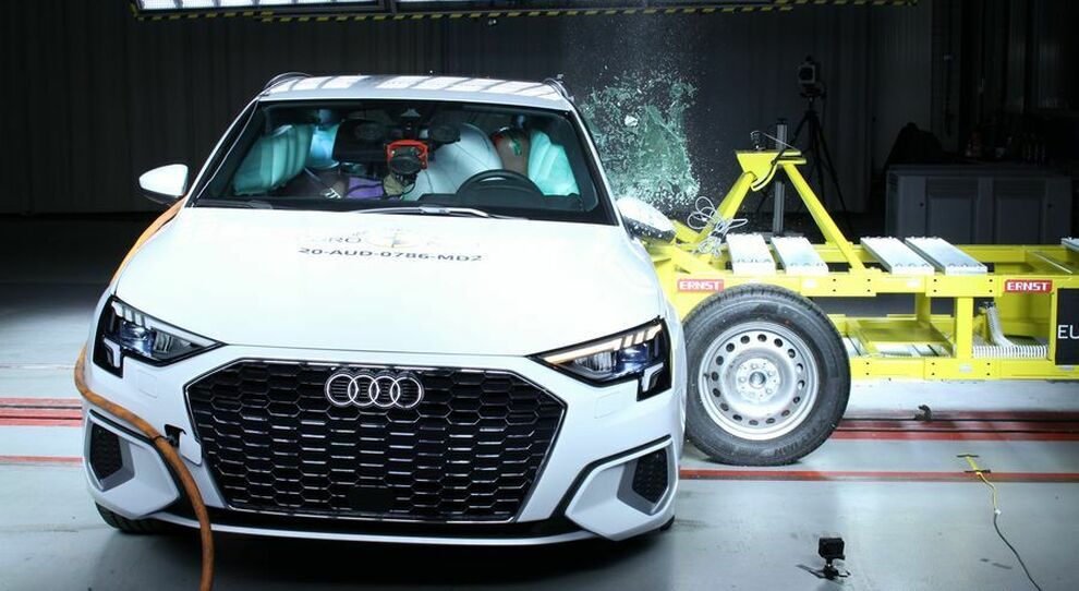 Un crash test laterale per la nuova Audi A3
