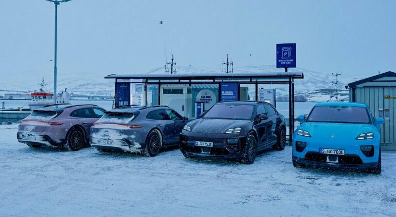 Porsche, 1.500 km in elettrico con Macan e Taycan Cross per raggiungere la stazione di ricarica rapida più a nord del mondo