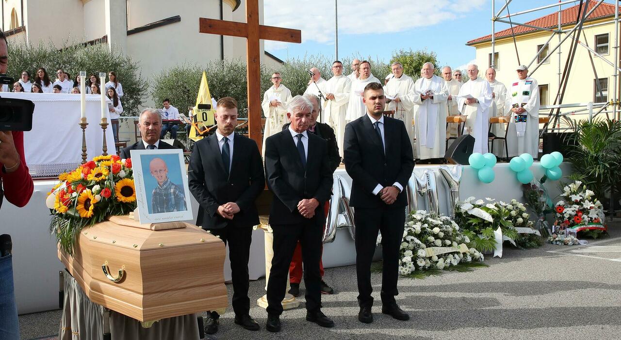 Sammy Basso, in 5mila al funerale. L