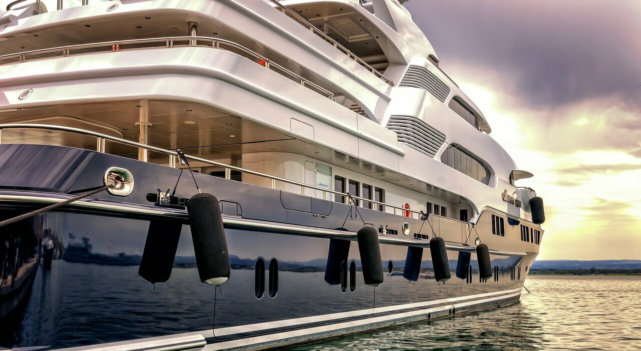 Olbia, arriva Symphony: lo yacht del terzo uomo più ricco al mondo