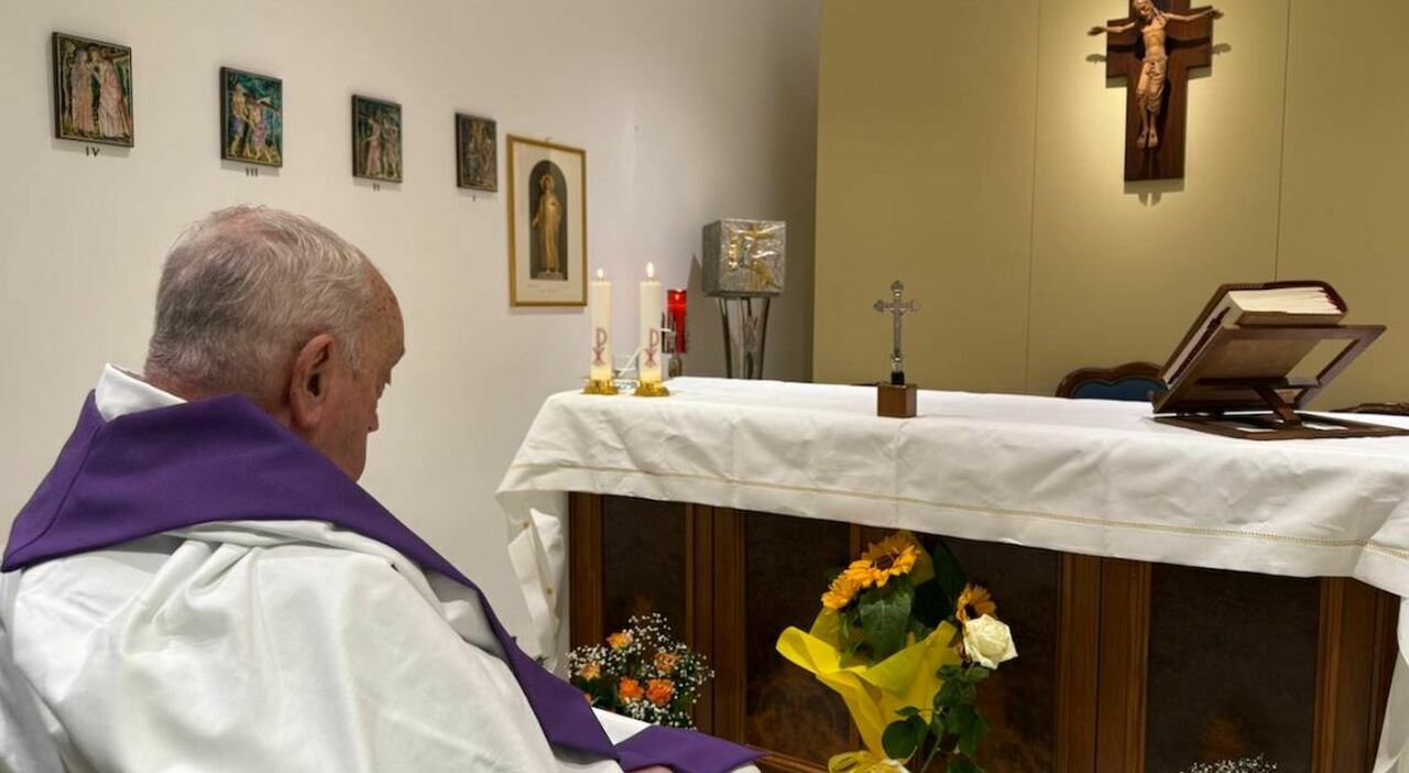 Papa Francesco, la foto dopo il ricovero del 14 febbraio: cosa c