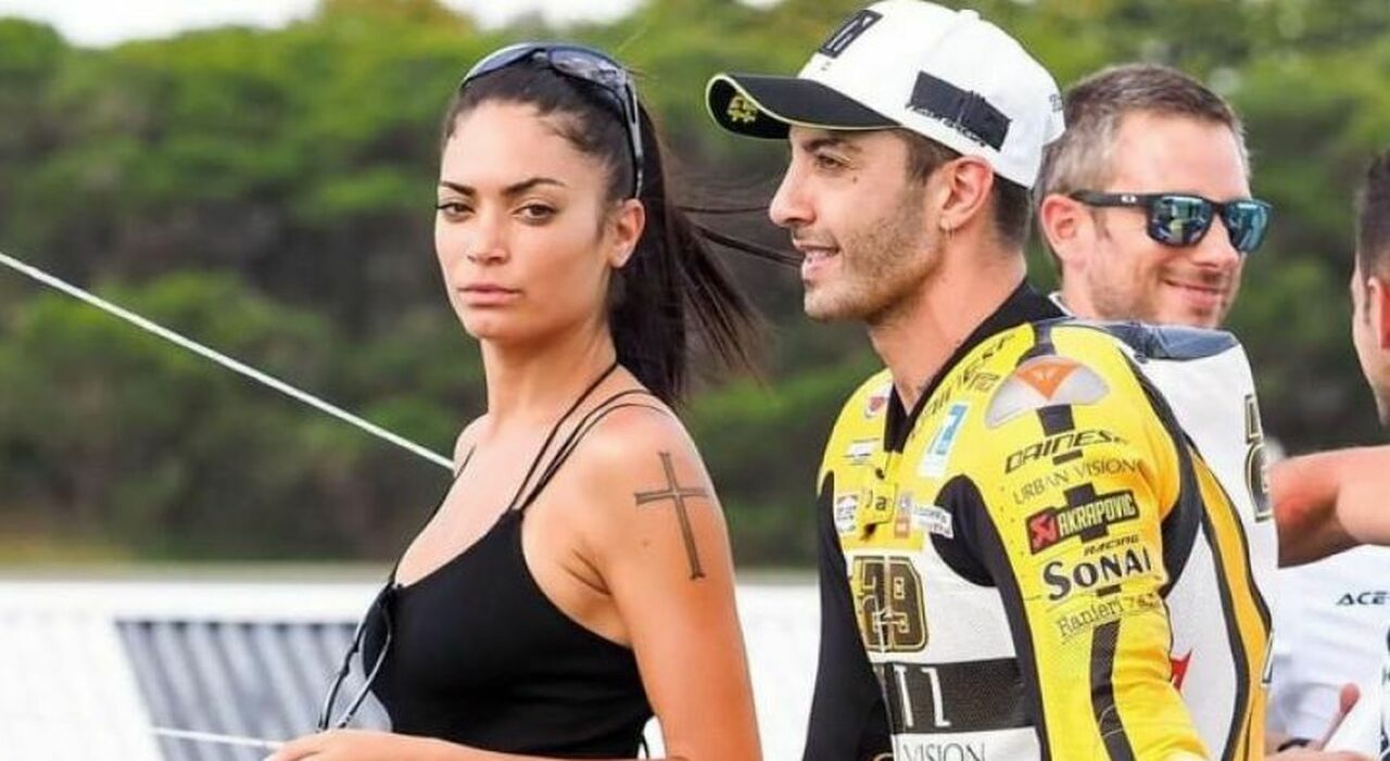 Andrea Iannone con la sua attuale compagna la cantante Elodie subito dopo la gara in Superbike in Australia