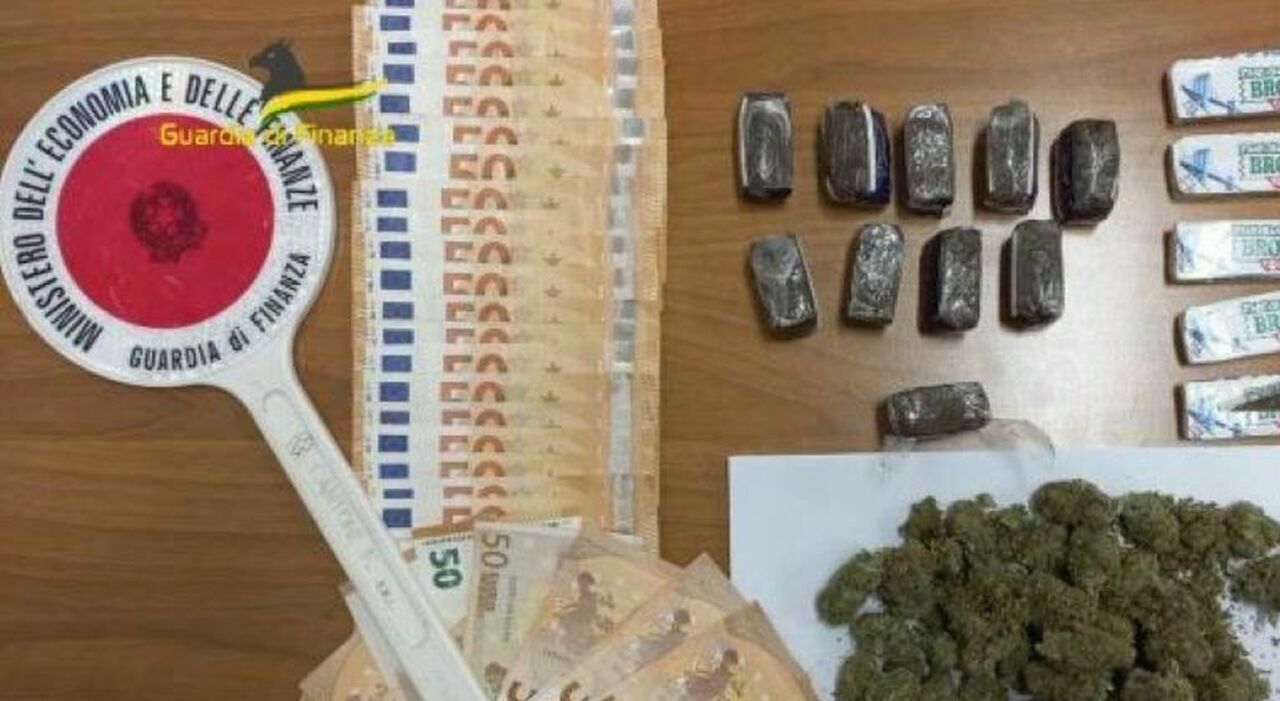 Chewing gum al gusto "stupefacente": il sequestro di hashish in un pacchetto di gomme da masticare VIDEO