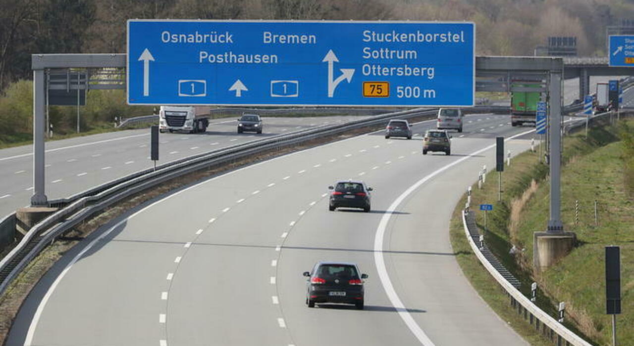 Una autostrada tedesca, ancora una volta è stato ribadito il principio di assenza dei limiti di velocità nelle grandi arterie stradali in Germania