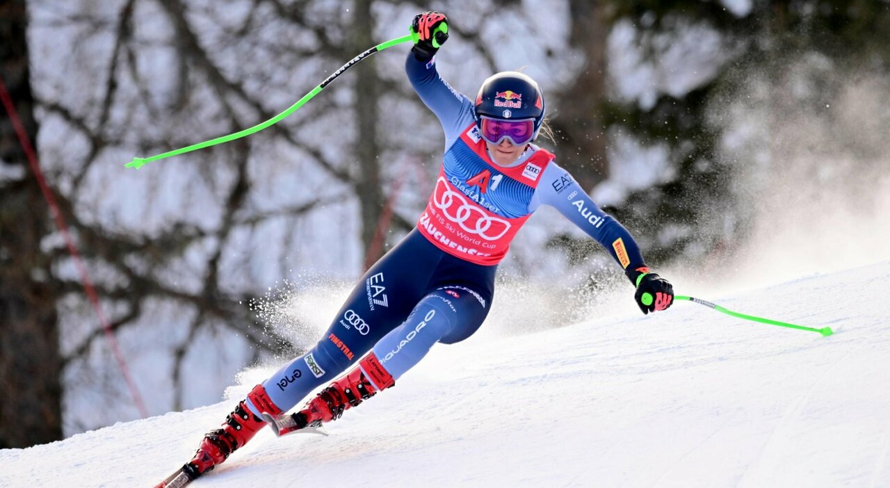 索菲亚·戈吉亚在Kalberloch赢得自由滑雪冠军，尼科尔·德拉戈获得第三名