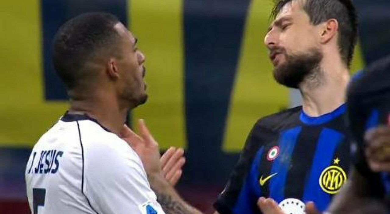 Napoli Expresses Disappointment Over Acerbi's Acquittal and Stands by Juan Jesus