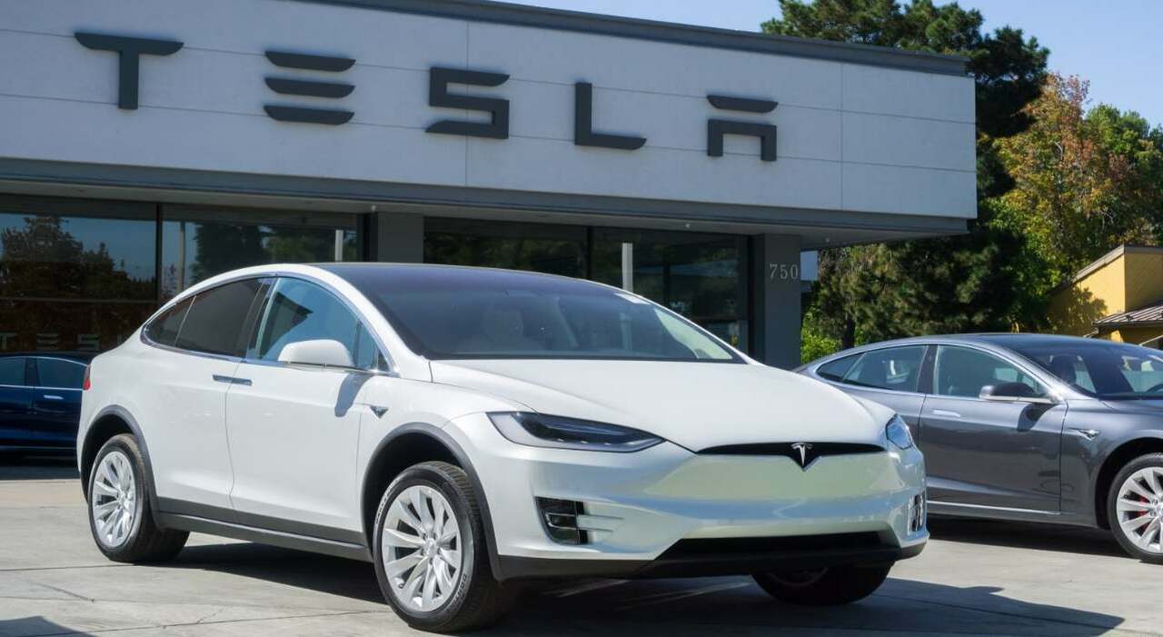 Un dealer Tesla