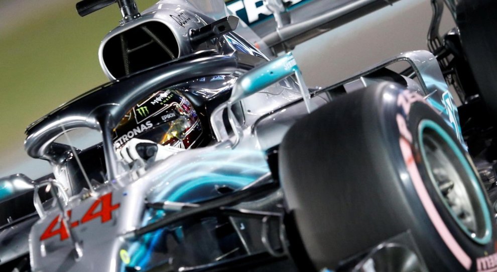 Lewis Hamilton con la sua Mercedes W09 ad Abu Dhabi