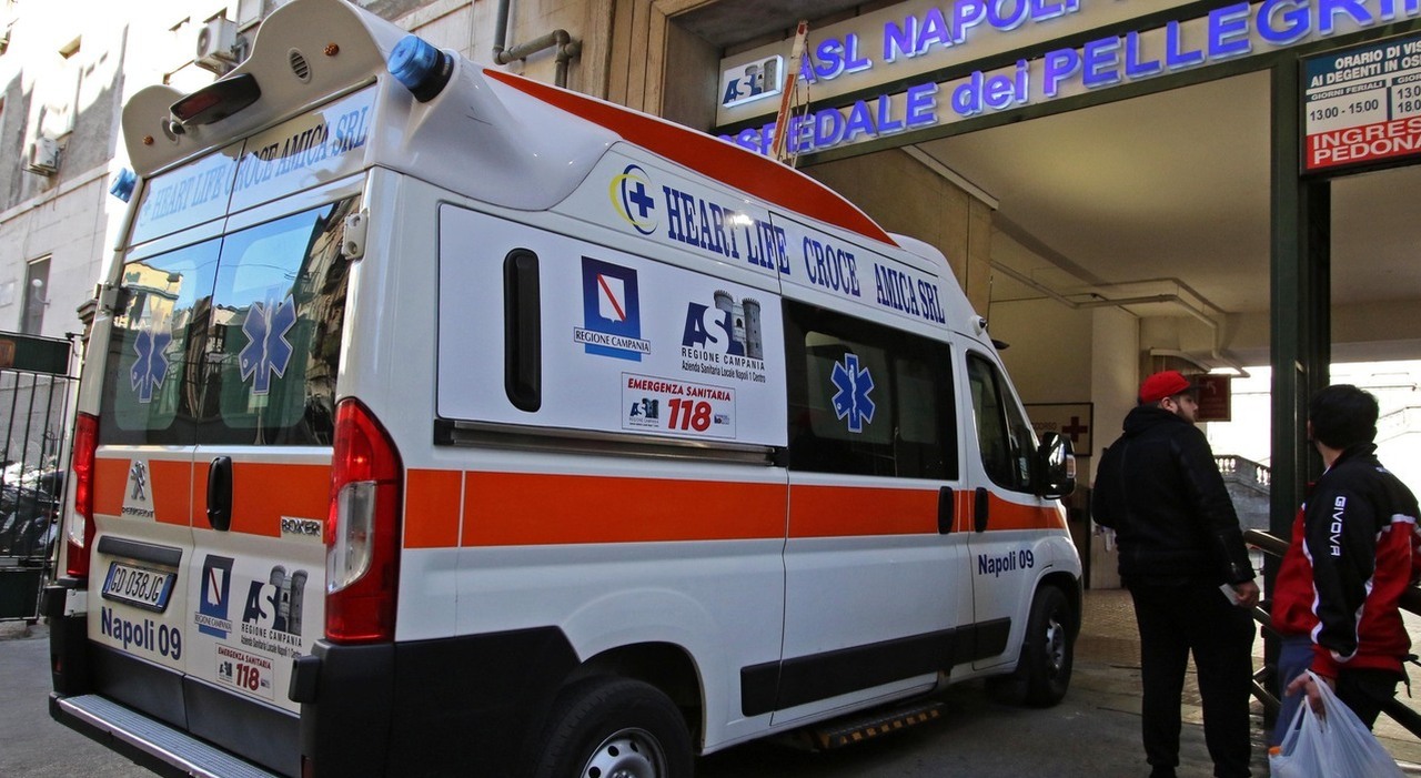 Agguato a Napoli, uomo ferito a colpi di pistola in centro